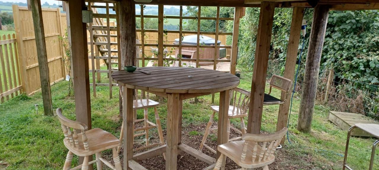 Отель Norwell View Farm Glamping With Hot Tubs Бат Экстерьер фото