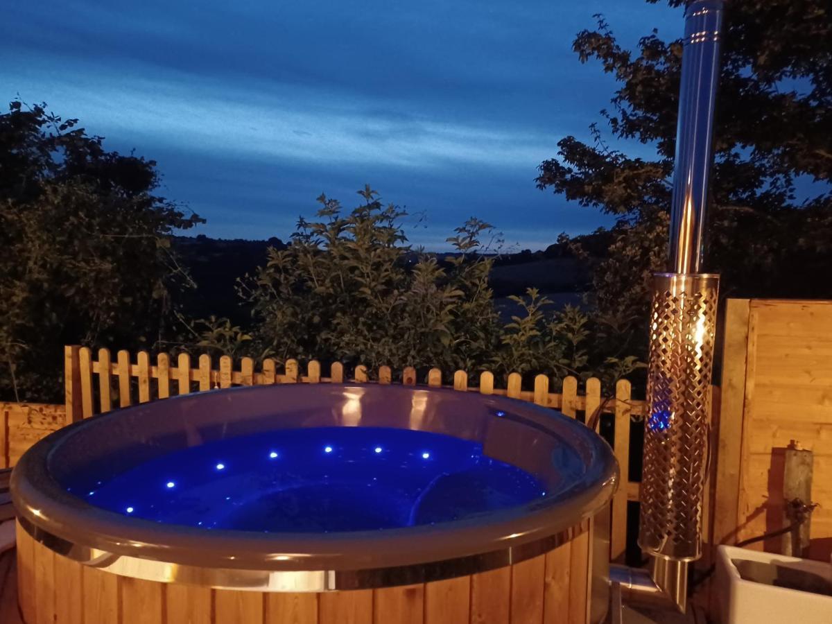 Отель Norwell View Farm Glamping With Hot Tubs Бат Экстерьер фото
